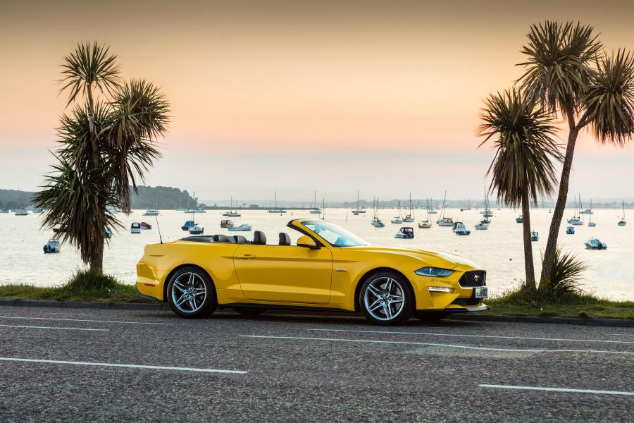 Ford Mustang GT Convertible 2018 года  (UK) (фото 6 из 8)
